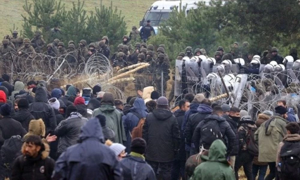 Πήραν "φωτιά" τα ευρω-σύνορα! Καταγγελίες πως οι μετανάστες είναι βετεράνοι πολέμου εκπαιδευμένοι από μυστικές υπηρεσίες (Βίντεο)